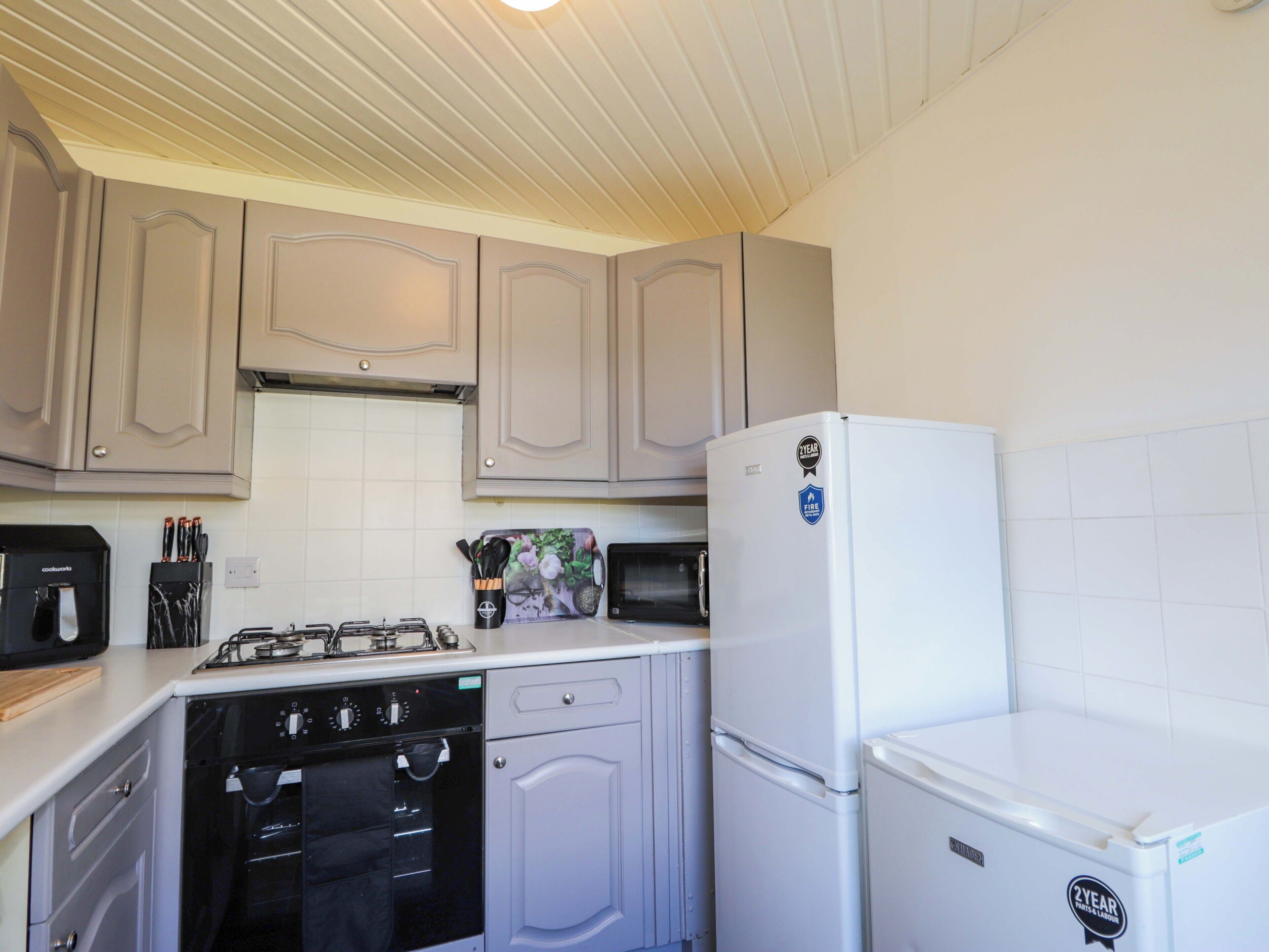 Cookware/dishes/utensils