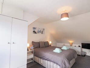 1 kamar tidur dan didekorasi berbeda-beda