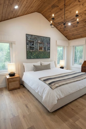 4 bedrooms, in-room safe, desk, iron/ironing board