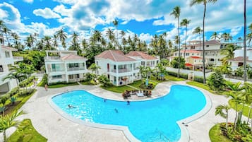 3 piscinas al aire libre