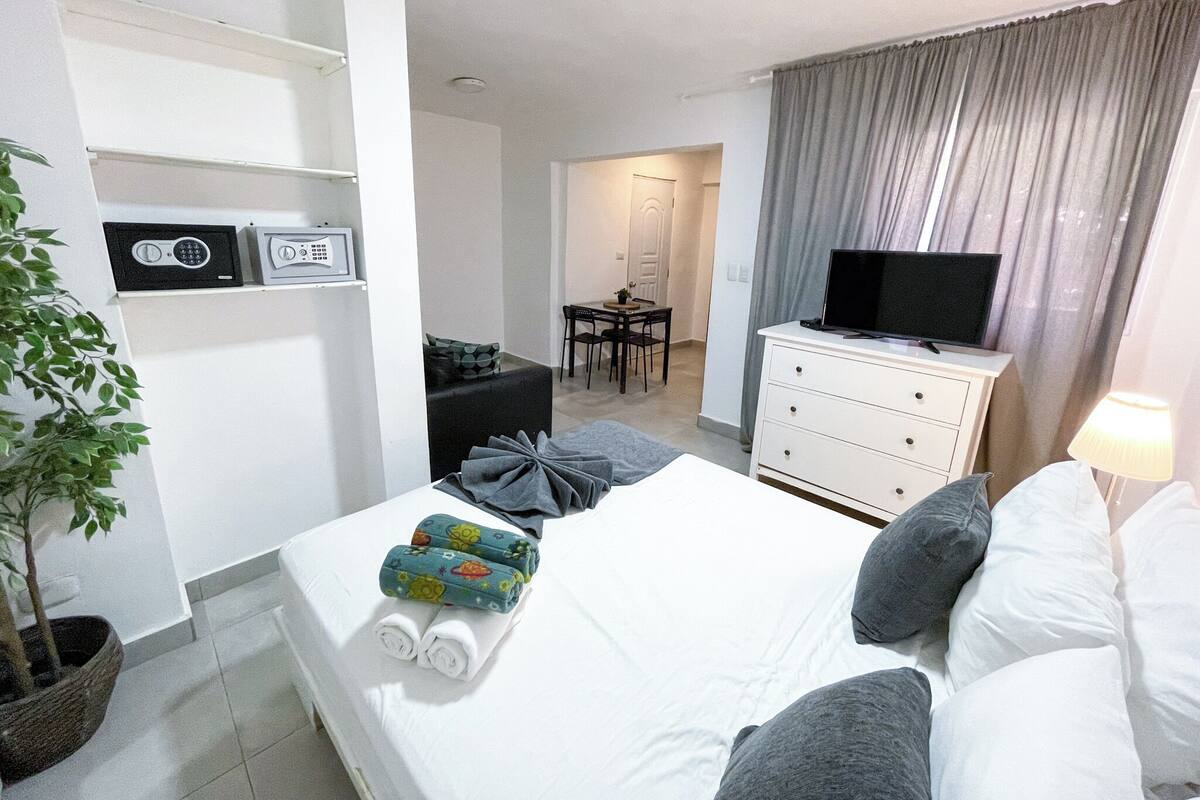 Comfort Studio | In-room safe, free WiFi, bed sheets