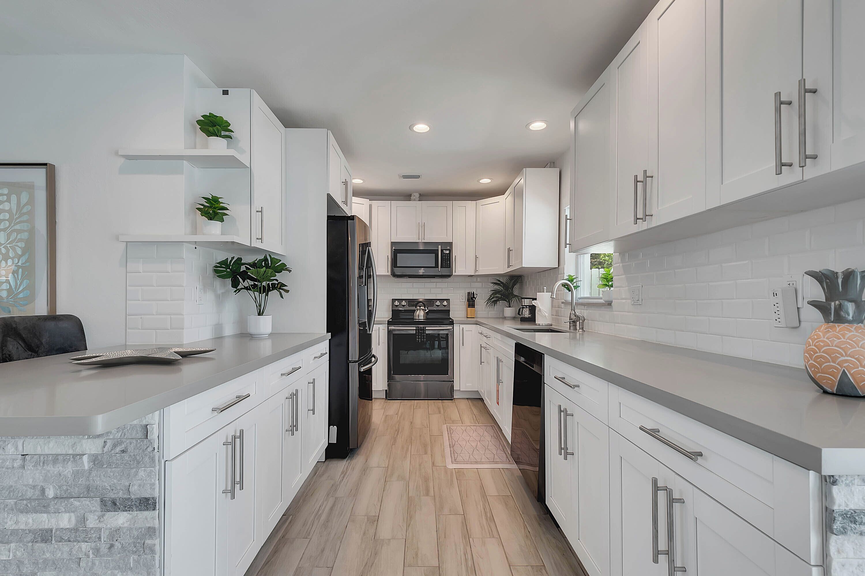 Fridge, microwave, stovetop, dishwasher