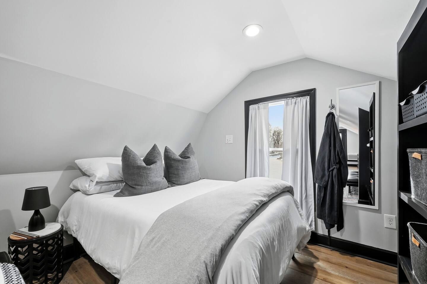 1 bedroom, desk, WiFi (free), bed sheets
