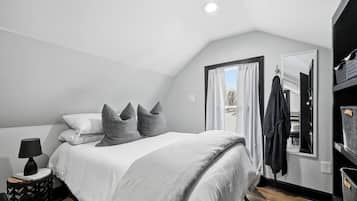 1 bedroom, desk, WiFi (free), bed sheets