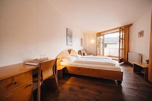 Quarto casal standard | Escrivaninha, Wi-Fi de cortesia