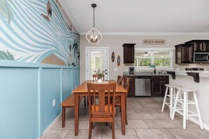 Dining - 2 Miles to Navarre Beach•Pool•Game Room• Sleeps 10 (Navarre)