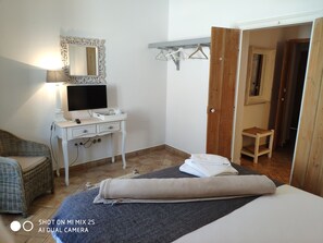 1 bedroom, WiFi, bed sheets - Aunt Amalia's House - Room1 (Mértola)