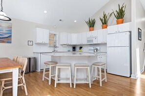 Private kitchen - Beach Block 4BR Condo / Steps to Boardwalk, Sleeps 8 (Ocean City)
