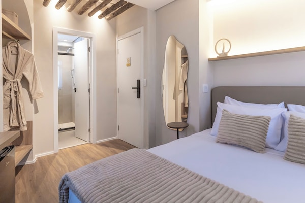 Premium bedding, minibar (free items), in-room safe, desk