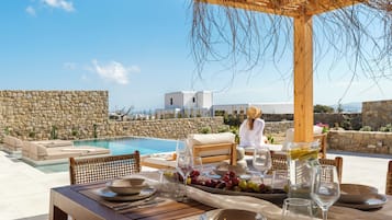 VENDEMA PHOS | 4 Bedroom Villa | Private pool | Outdoor Hot Tub | Speisen im Freien