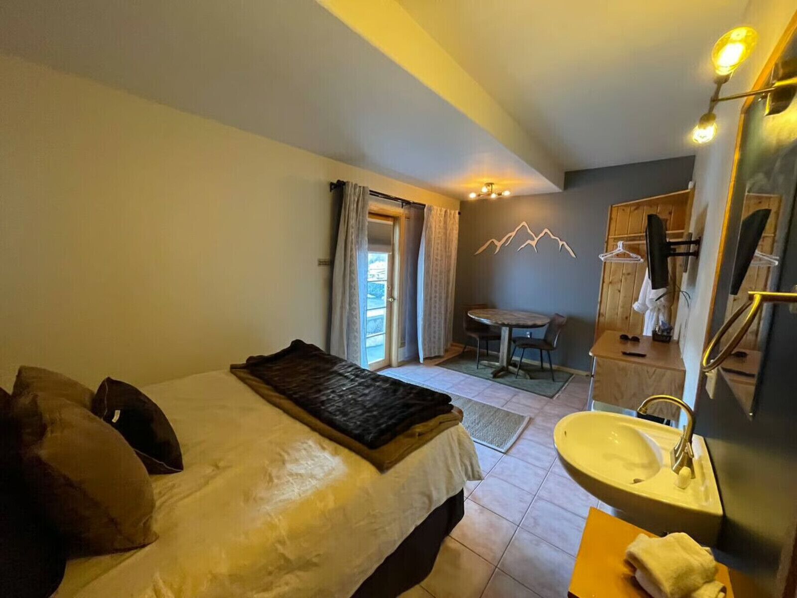 1 bedroom, WiFi, bed sheets