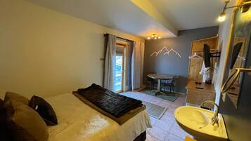 1 bedroom, WiFi, bed sheets