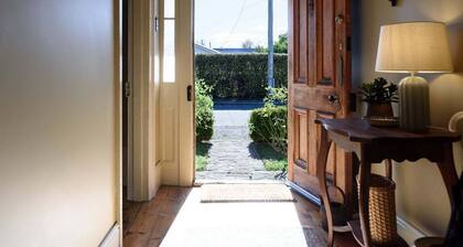 Late-Georgian Escape near Launceston