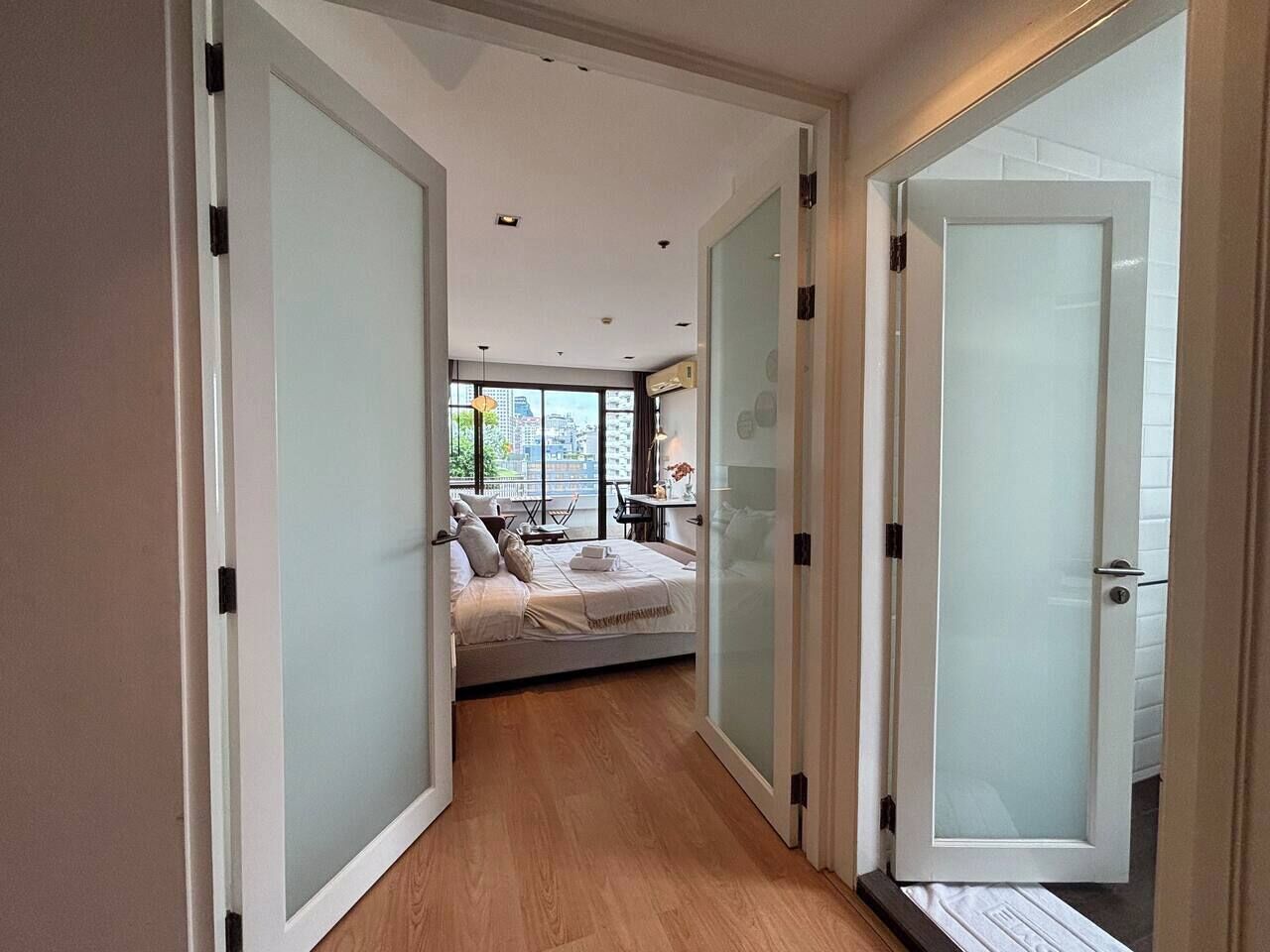 1 bedroom, desk, iron/ironing board, WiFi