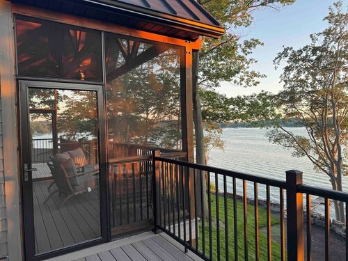 Lakefront 5 King Beds + Private Dock + Screen Porch + Pet Friendly
