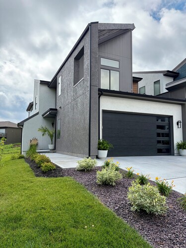 3-bedroom luxury townhome in Olathe/Lenexa