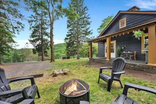 Modern Farmhouse on 30 Acres | Mountain Views & Nature
