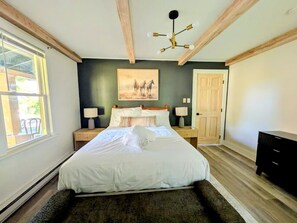 Room - Modern Farmhouse on 30 Acres | Mountain Views & Nature (Cresco)