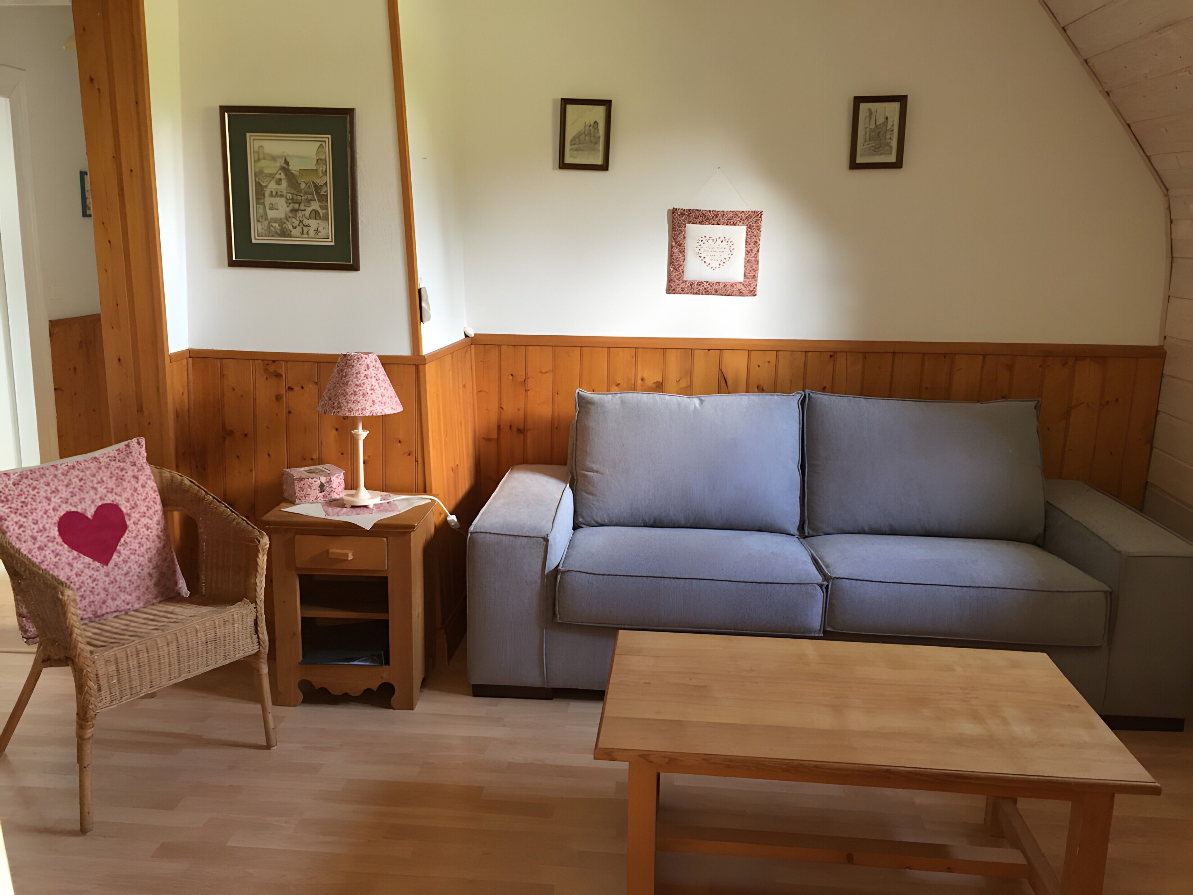 Fernseher, DVD-Player, Stereoanlage