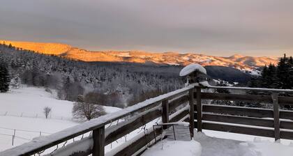 Maison dâhĂŽtes « Suite Familiale - Kobo-Maya » avec vue montagne et jardin partagĂ©