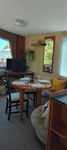 Stay 6 - Pool - Parking - Beachside - Pet Friendly