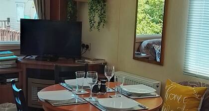 Stay 6 - Pool - Parking - Beachside - Pet Friendly
