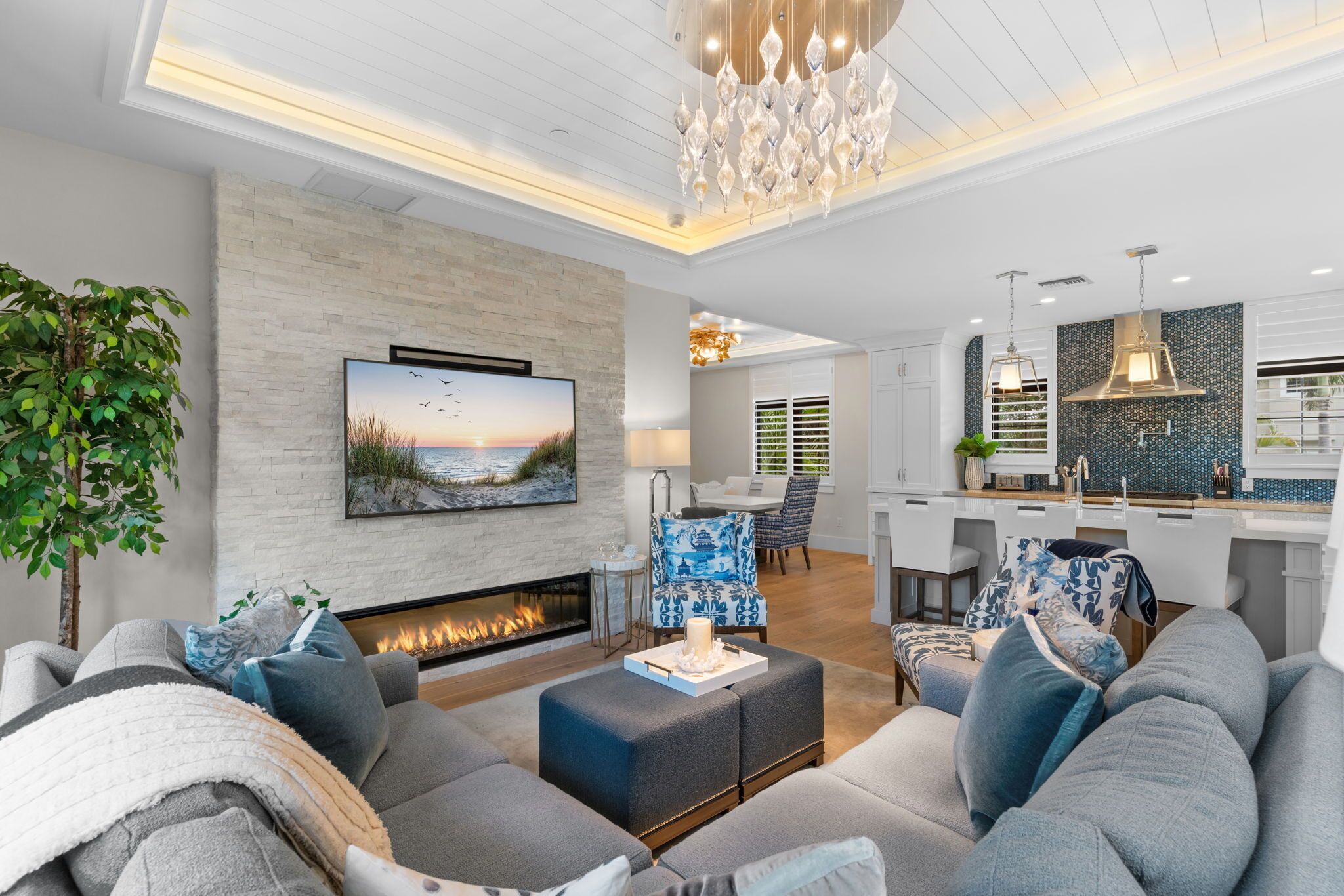 Smart TV, fireplace