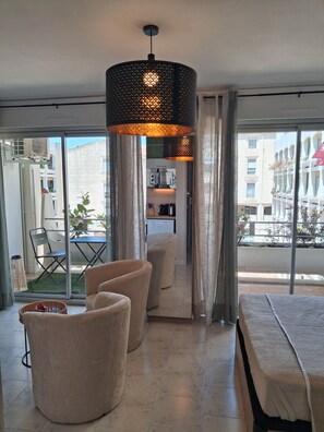 Interior - Vrbo Property (Avignon)