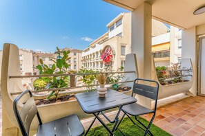 Unclassified image, 4 of 6, button - Vrbo Property (Avignon)