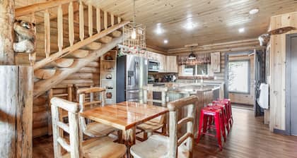 Cozy 2-bedroom cabin in perfect Ashton with cool AC