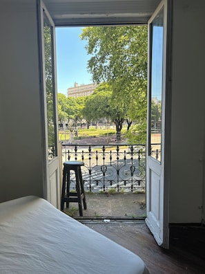 1 habitación, tabla de planchar con plancha, wifi y ropa de cama