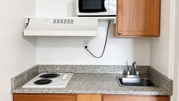 Economy Single Room, Kitchenette | Private kitchen