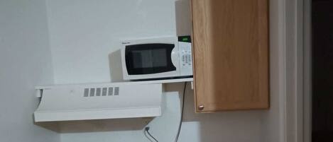Economy Single Room, Kitchenette | Private kitchen