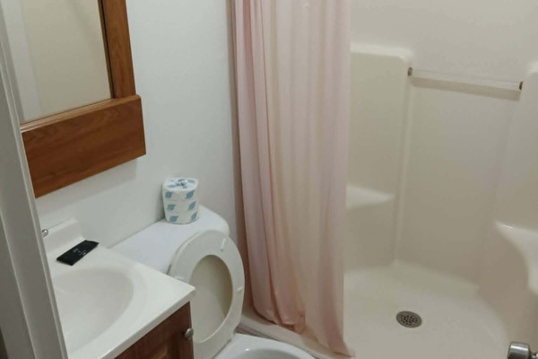 Economy Single Room, Kitchenette | Bathroom