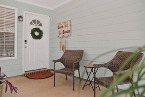 Property grounds - Ward Avenue Retreat - the PERFECT location in Ocean Springs. Walk to downtown! (Ocean Springs)
