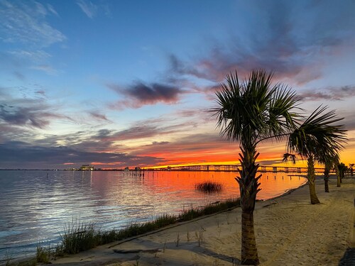 Ward Avenue Retreat - the PERFECT location in Ocean Springs. Walk to downtown!