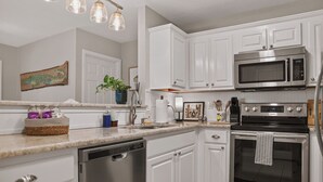 Private kitchen - Ward Avenue Retreat - the PERFECT location in Ocean Springs. Walk to downtown! (Ocean Springs)