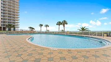 Condo, várias camas (Beach Colony East 2D) | Piscina | Piscina interna, piscina externa