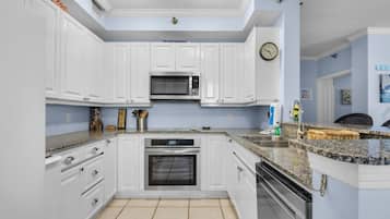 Apartment, Mehrere Betten (Beach Colony East 2D) | Eigene Küche