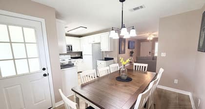 Eastgate 20B Beautiful Apartment