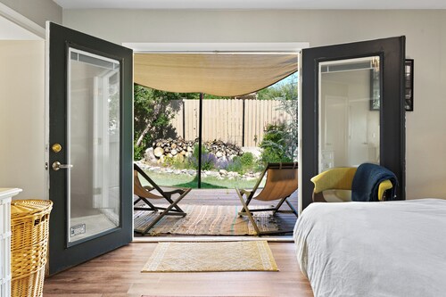 Modern Reno Stay Midtown β’ Tahoe Base + Backyard