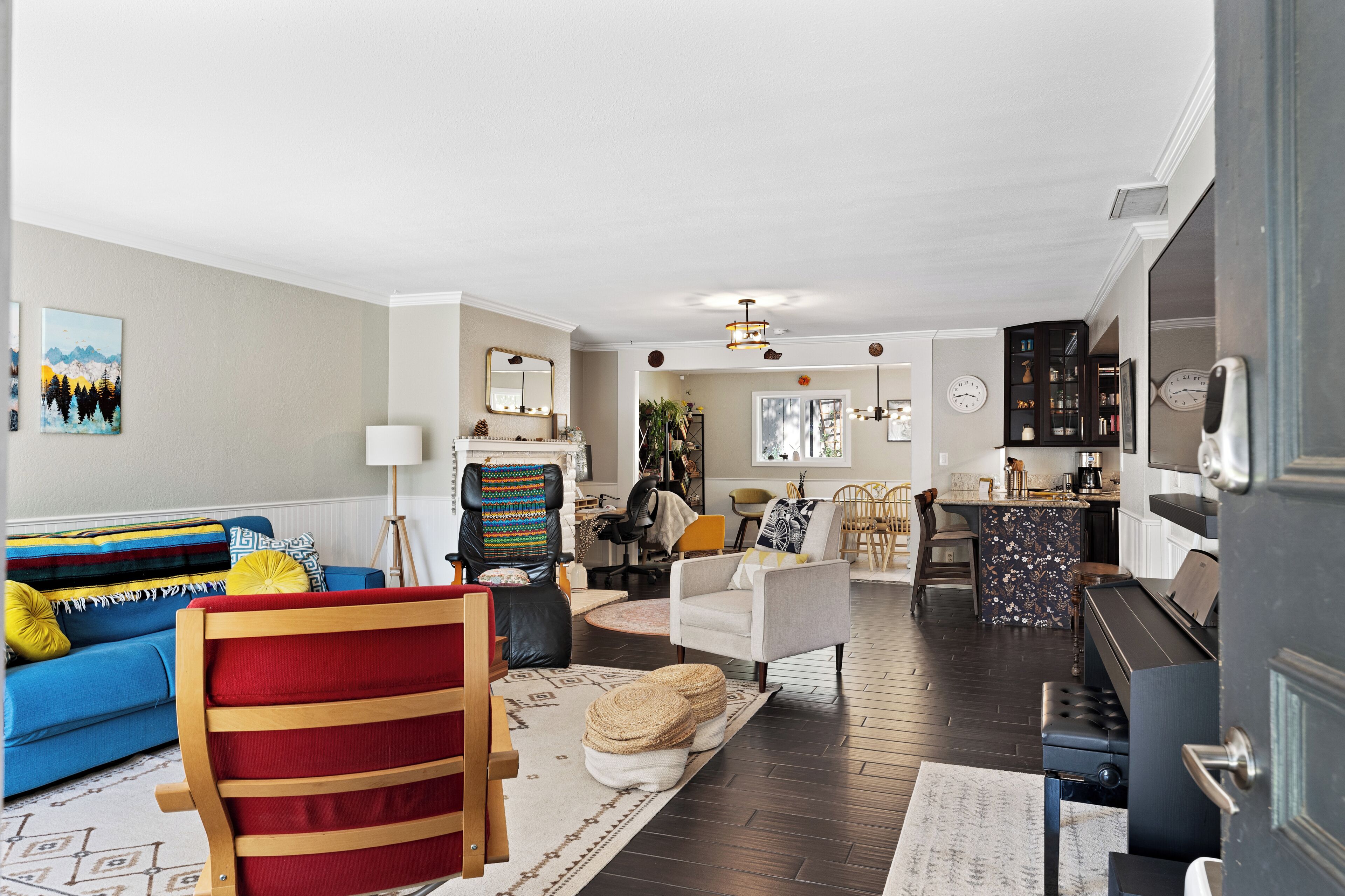 Smart TV, fireplace, video games, books
