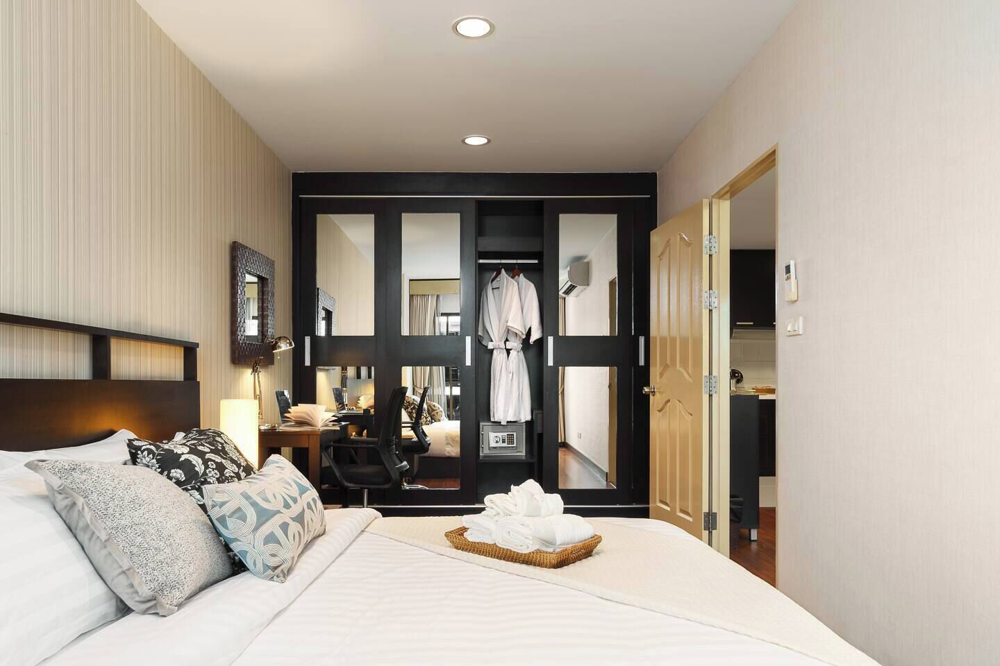 1 bedroom, in-room safe, desk, iron/ironing board