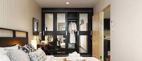 1 bedroom, in-room safe, desk, iron/ironing board