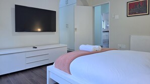 3 habitaciones, escritorio, tabla de planchar con plancha y wifi gratis 