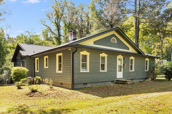 Exterior - Large 4 Bedroom House in Flat Rock Near Hiking, Dining & Bonclarken (Flat Rock)