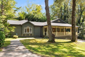 Exterior - Large 4 Bedroom House in Flat Rock Near Hiking, Dining & Bonclarken (Flat Rock)