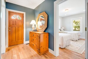 Room - Large 4 Bedroom House in Flat Rock Near Hiking, Dining & Bonclarken (Flat Rock)
