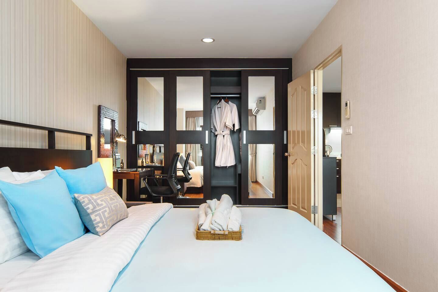 1 bedroom, in-room safe, desk, iron/ironing board