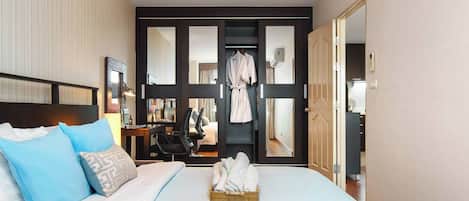 1 bedroom, in-room safe, desk, iron/ironing board